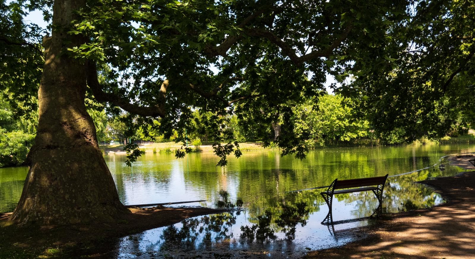 Vue du Lake House